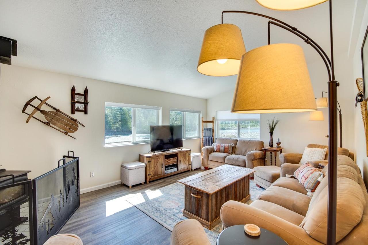 פקווד Riverfront Home With Deck, Near Mount Rainier! מראה חיצוני תמונה