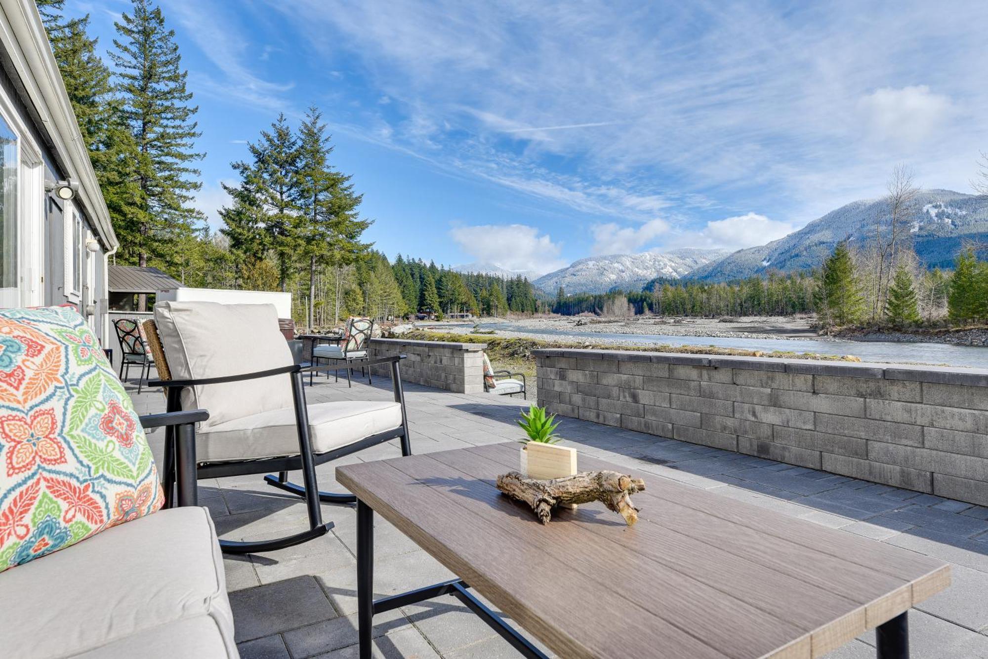 פקווד Riverfront Home With Deck, Near Mount Rainier! מראה חיצוני תמונה