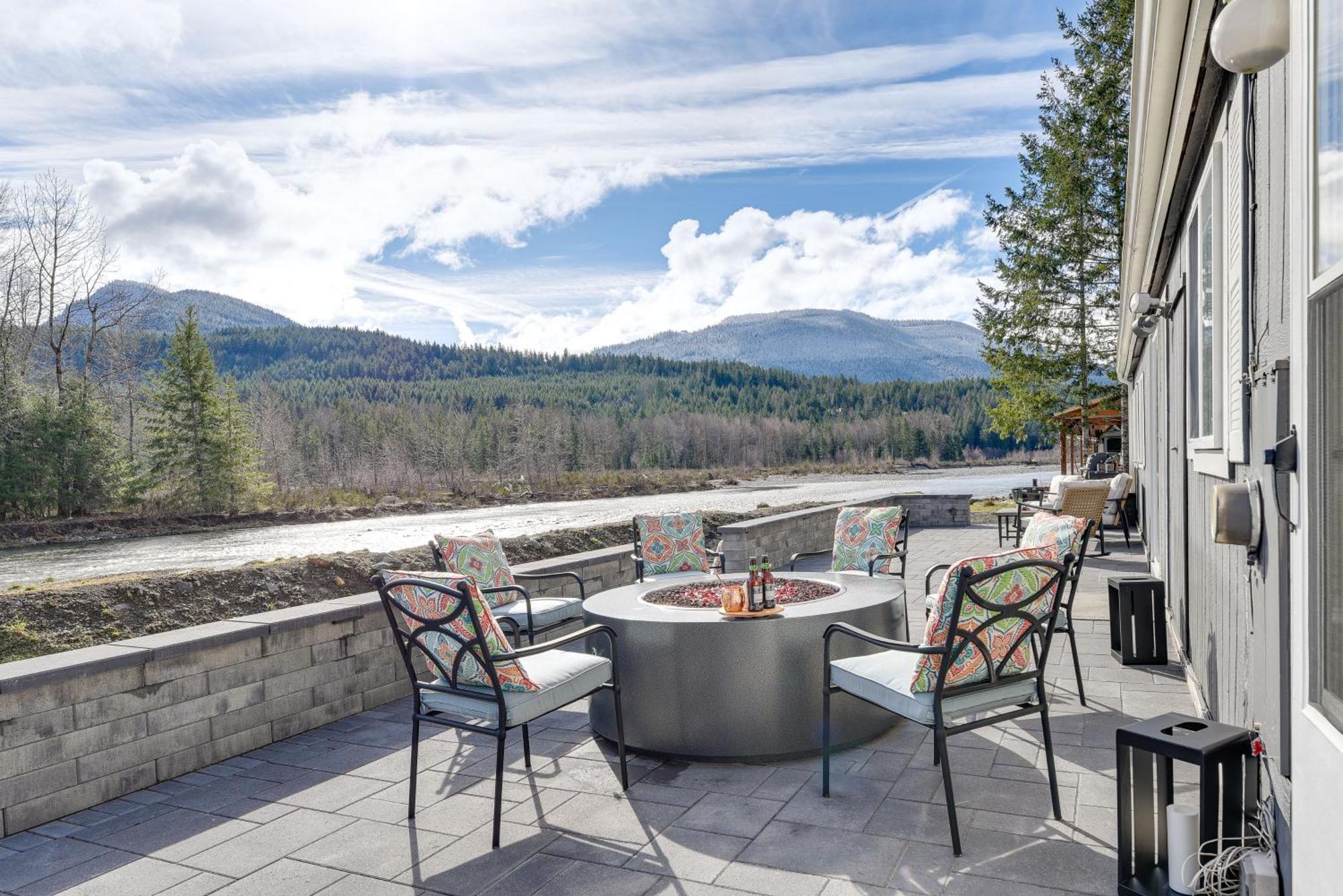פקווד Riverfront Home With Deck, Near Mount Rainier! מראה חיצוני תמונה