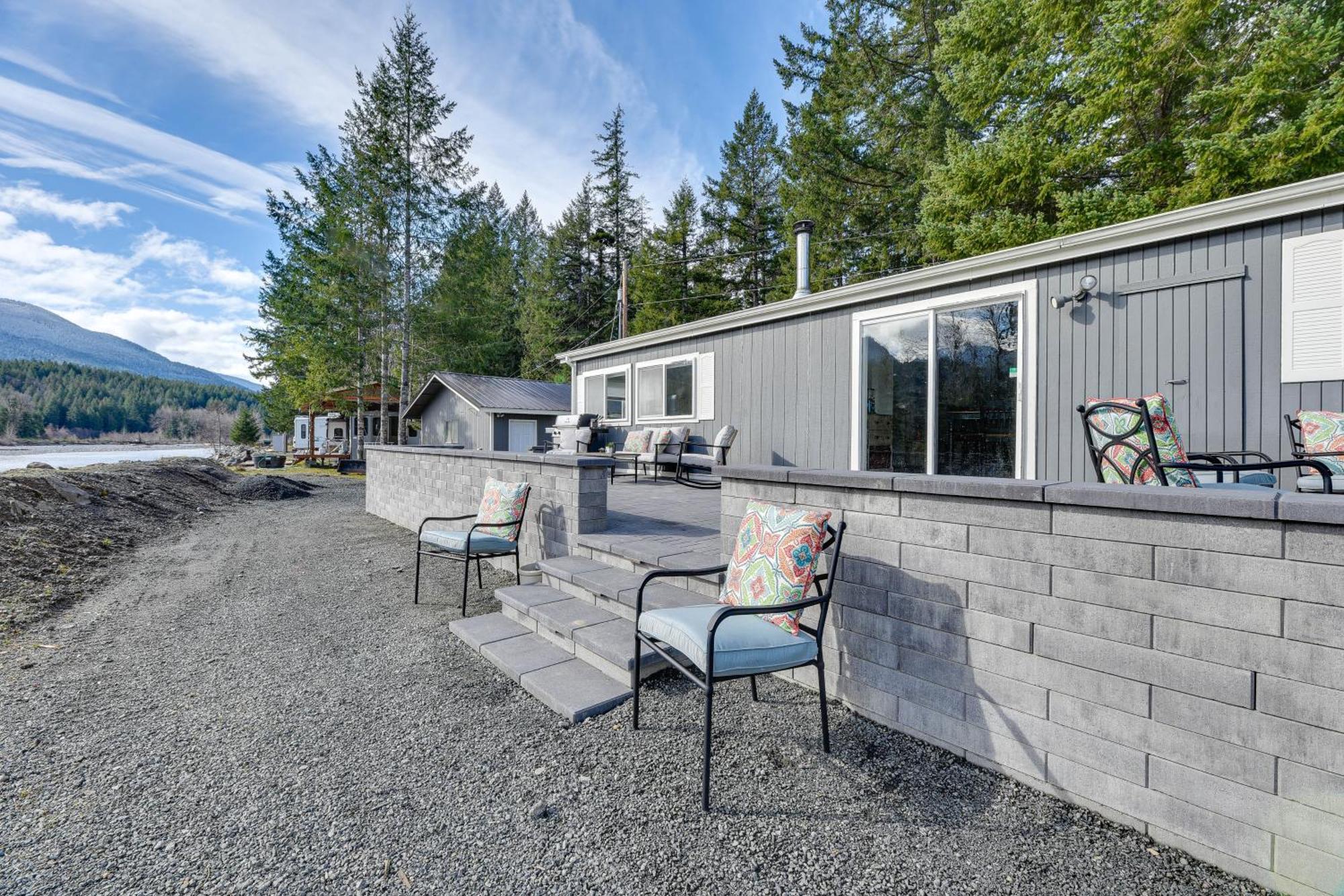 פקווד Riverfront Home With Deck, Near Mount Rainier! מראה חיצוני תמונה